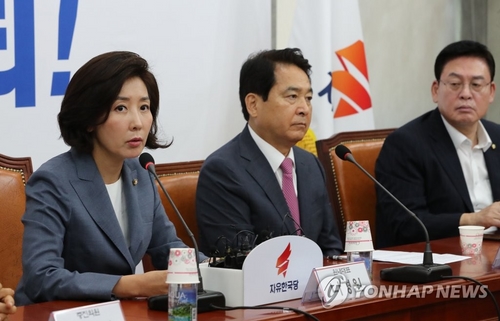 한국당, 귀성인사 대신 '조국 규탄집회'…"조국은 범법자"