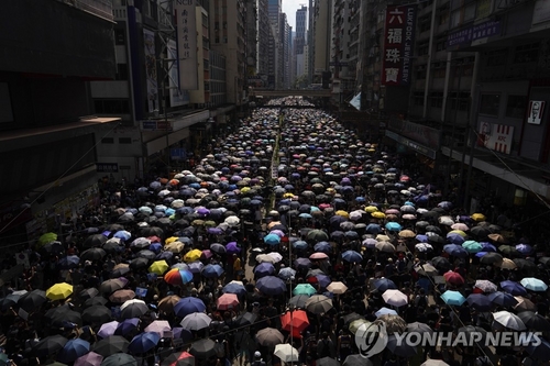 건국 70주년 앞둔 중국 지도부, 100일째 홍콩 격렬 시위에 '골머리'