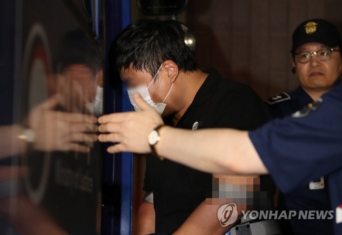 조국 5촌조카 구속수감…법원 "증거인멸 우려"