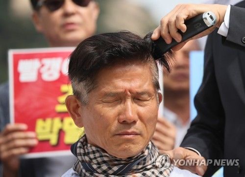 한국당 '광화문 촛불·릴레이 삭발' 강수…"정권몰락 시작"