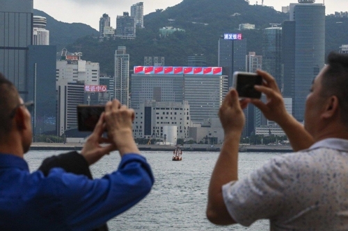 홍콩 시위에 싱가포르 반사이익…"중국인 방문객 급증"
