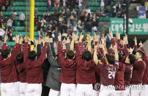 'SK 나와라'…키움, LG 꺾고 PO 진출·박병호 시리즈 MVP