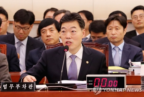법사위, '조국 빠진 조국 국감'…조국·검찰개혁 화두에