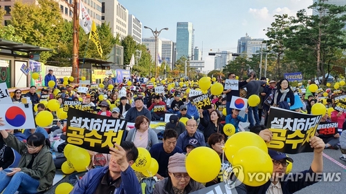 조국 사퇴 후 첫 주말집회…"검찰 개혁" vs "문 정부 규탄"