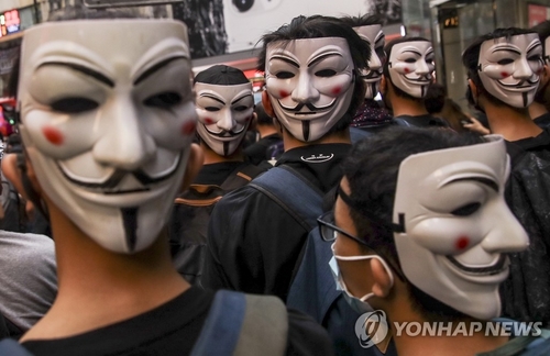 홍콩서 '핼러윈 시위'…광군제 때 중국 쇼핑몰 보이콧 운동