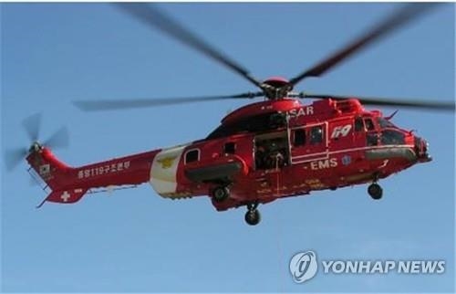 문 대통령 "독도해상 추락 동종헬기 안전성 전반적 점검" 지시