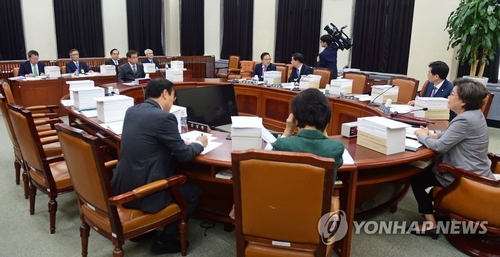 정보위, 안보지원사·경찰청 국감…'촛불 계엄령' 문건 공방