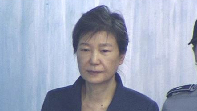'어깨수술' 박근혜, 78일 만에 퇴원…서울구치소 재수감
