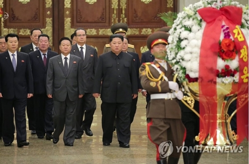 북한, 김정일 8주기 맞아 '자위적 국방력·자력갱생' 강조