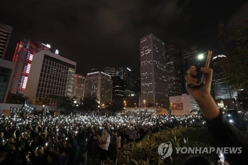 홍콩 경찰 시위대 '돈줄 끊기'…100억 '투쟁자금' 동결