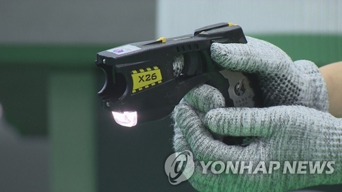 "홍콩 경찰, 시위 진압에 테이저건·그물총 사용 검토"