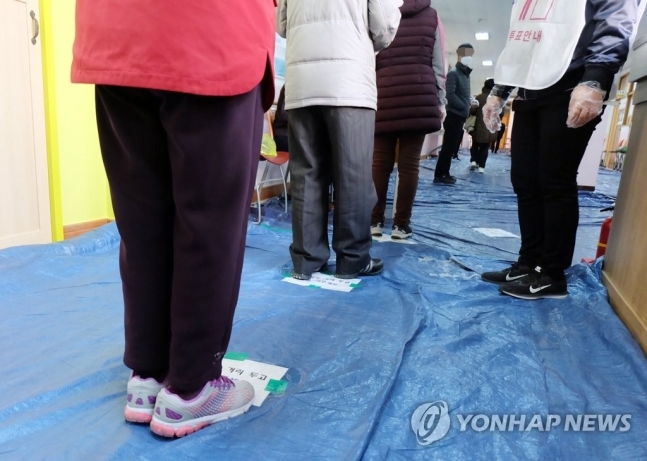 '팬데믹 속 총선' 외신 주목…"한국, 무엇이 가능한지 또 증명"