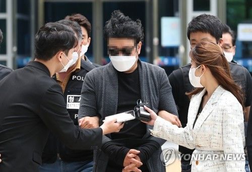 '아파트 경비원 폭행 의혹' 주민 구속…"증거인멸·도망 우려"