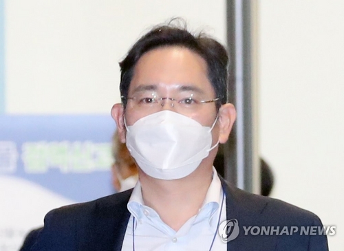 이재용 검찰 출석…'삼성 합병·승계 의혹' 조사