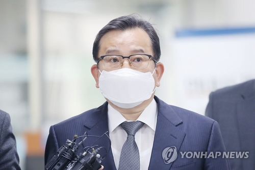 검찰, '뇌물 무죄' 김학의 2심 증거로 유재수 판결문 제출
