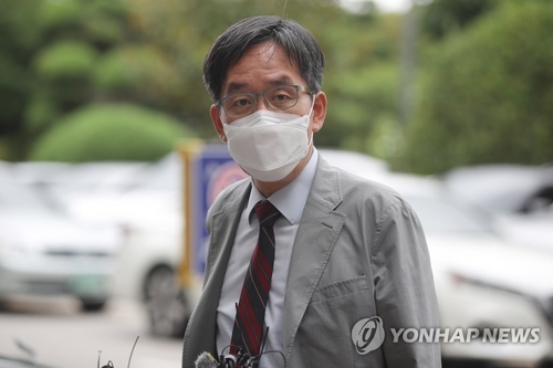 '위증죄 고소'에 전두환 측 변호인 반발 "누가 진실 말하겠나"