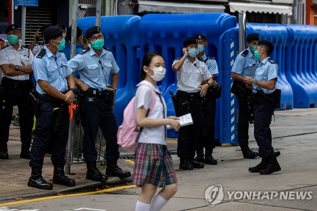 "국가 분열 꾀했다" 홍콩보안법 위반 혐의 학생 4명 체포