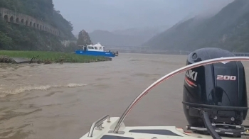 부서진 경찰정만 발견…의암댐 사고 직전 찍힌 영상엔