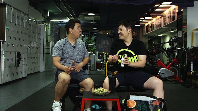 '위대한 배태랑' 김용만, 프로 다이어터 홍윤화와 '일일 식당' 준비 