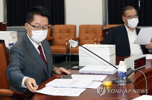 박지원 "국정원, 법률로 국내정치 관여 절대 못 하게 할 것"