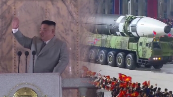 북한 새벽 열병식…덩치커진 신형 ICBM 공개