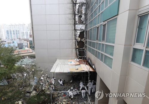 경찰 "울산 주상복합 발화 지점은 3층 야외 테라스"