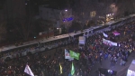 청와대 100m 앞 "대통령 즉각 퇴진"…'촛불 포위' 계속