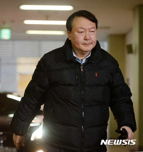 최태민 3남 재석씨, 특검 사무실 방문…재산리스트 제출
