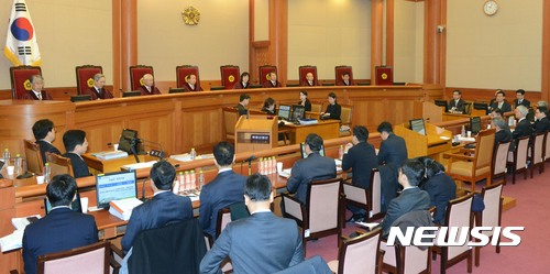 촛불측 "변호인단 사퇴해도 탄핵심판 가능"…헌재에 의견서