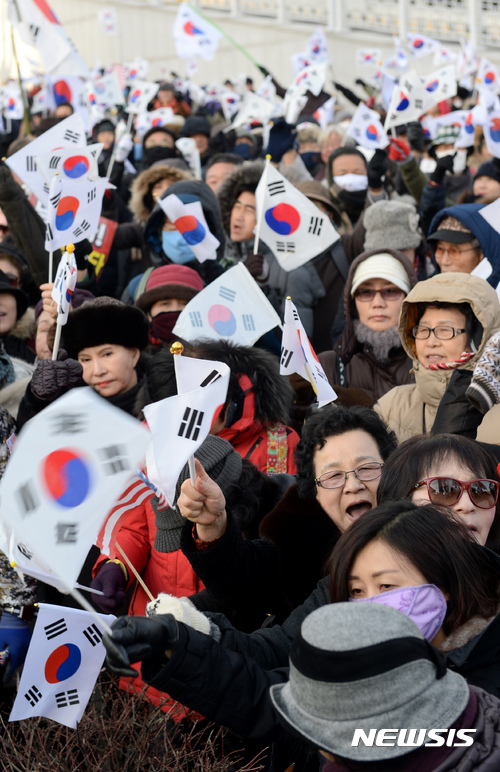 경찰 "박 대통령 탄핵 찬반집회 충돌·불법행위 엄정 대응"