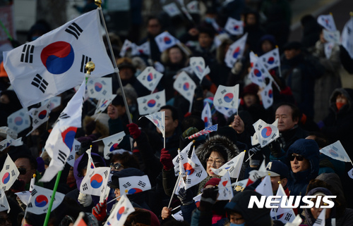 "박 대통령이 보고싶다"…탄핵반대·특검해제 맞불집회