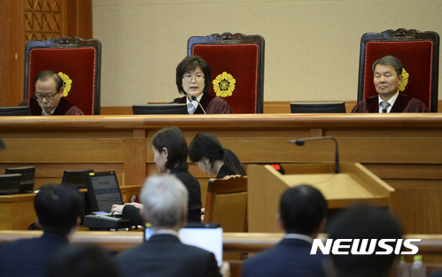 권성동 "박 대통령 탄핵결정, 3월13일 전에 될 것"