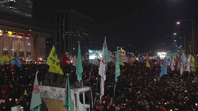 박 대통령 취임 4년, 올해 최대 인원 모여 "이제는 끝내자"