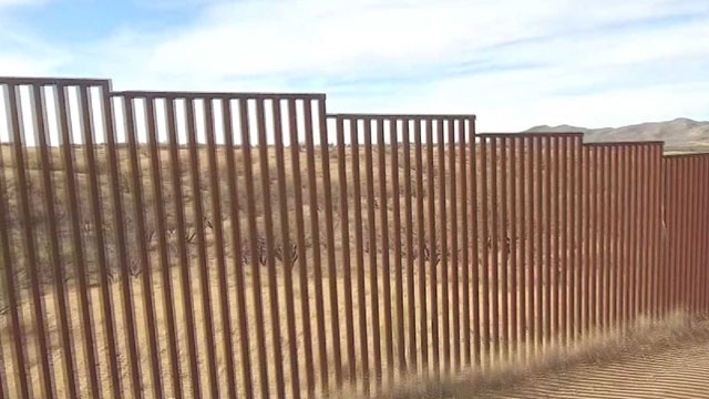 트럼프의 '멕시코 장벽' 설계도 나와…"높이 9m 넘어야" 