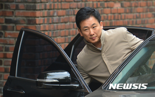 '박 전 대통령 조사' 뚫느냐, 막느냐…검찰 vs 변호인단