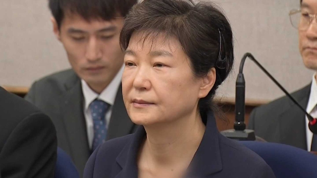 3시간만에 끝난 박근혜 첫 재판…직접 모든 혐의 부인