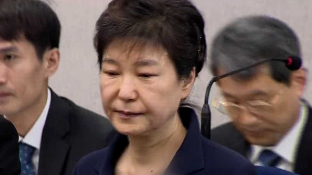 법원 "박근혜, 거동 어렵다고 보기 어려워…재판 출석하라"