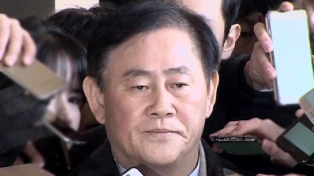 결국 검찰 출석한 최경환…"국정원 돈 수수 계속 부인"