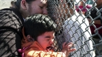 밀입국자 기소, 아이는 수용소로…미 정부, 잔인한 이민정책