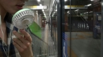 [밀착카메라] 출퇴근길 땀범벅…열기에 갇힌 지하철 승강장