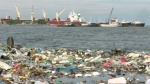 [해외 이모저모] 아이티 해변 모래사장 삼킨 '플라스틱 쓰레기'