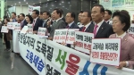 [비하인드 뉴스] 한국당, '집회 금지' 시청 안 로비에서…