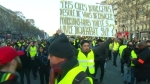 파리 개선문에 장갑차 배치…'노란 조끼' 대규모 시위