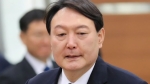 "차량번호도 안다"…유튜버, 윤석열 집 앞서 '협박' 방송