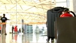 [뉴스미션] 수상한 가방·쓰레기…24시간이 짧은 공항 사람들