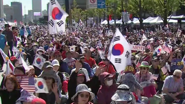 개천절 이어…보수단체, '조국 사퇴' 2차 광화문 집회