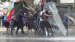 전쟁터 같은 칠레 시위현장…'강진'도 덮쳐 교민들 한숨