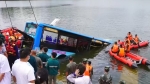 중국서 호수로 버스 추락…"21명 사망, 15명 부상"