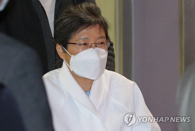 박근혜, 기한 내 벌금 납입 '0원'…검찰, 환수방법 검토