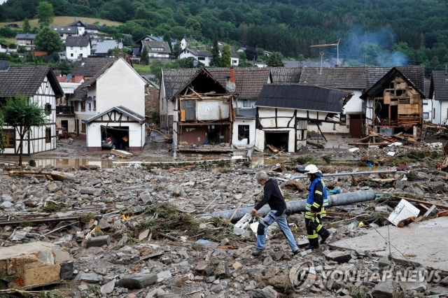 "마을이 순식간에 전쟁터로"…대홍수에 독일은 탄식·울음바다